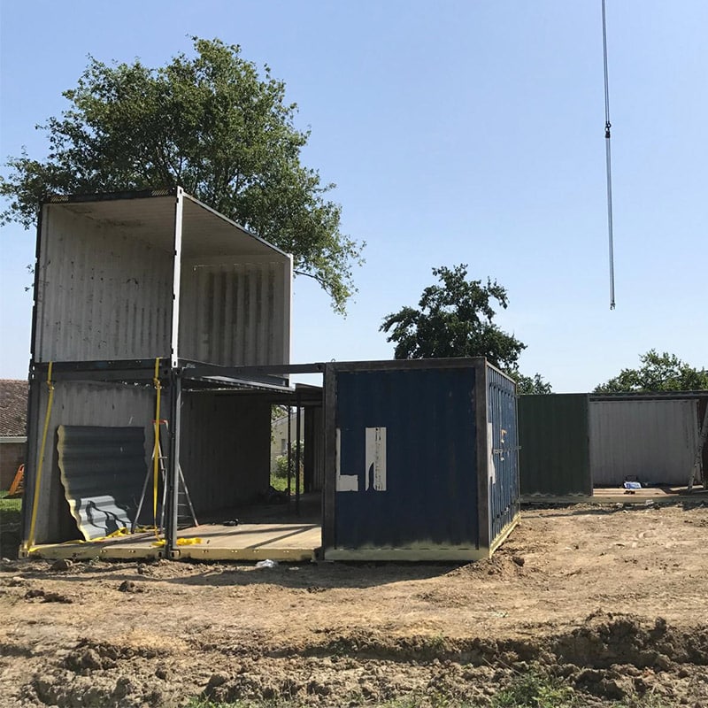Maison en conteneurs en construction